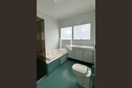 Casa de condomínio para alugar com 700m², 5 quartos e 5 vagasBanheiro da Suíte 3