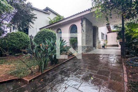 Casa à venda com 220m², 2 quartos e 3 vagasGaragem e jardim