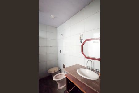 Casa à venda com 220m², 2 quartos e 3 vagasBanheiro da suíte 2