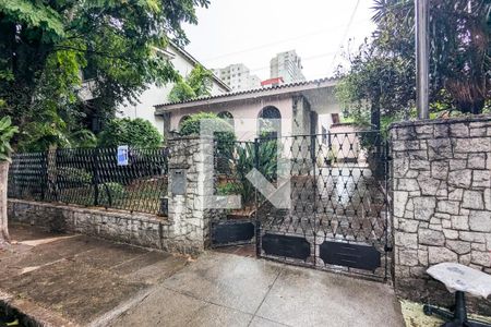 Casa à venda com 220m², 2 quartos e 3 vagasFachada