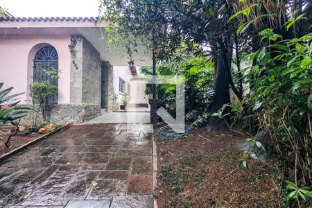 Casa à venda com 220m², 2 quartos e 3 vagasGaragem e jardim