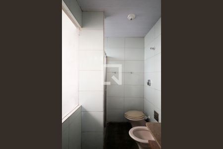 Casa à venda com 220m², 2 quartos e 3 vagasBanheiro da suíte 2