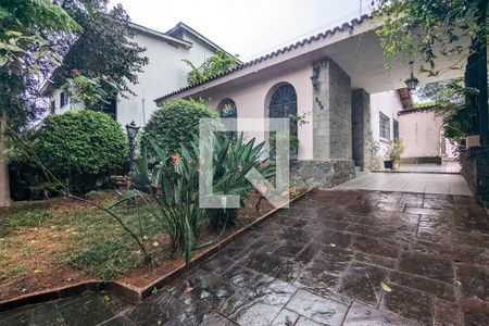 Casa à venda com 220m², 2 quartos e 3 vagasGaragem e jardim