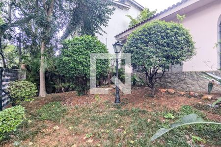 Casa à venda com 220m², 2 quartos e 3 vagasGaragem e jardim