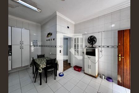 Casa à venda com 290m², 4 quartos e 2 vagas Casa à venda com 290m², 4 quartos e 2 vagasCozinha