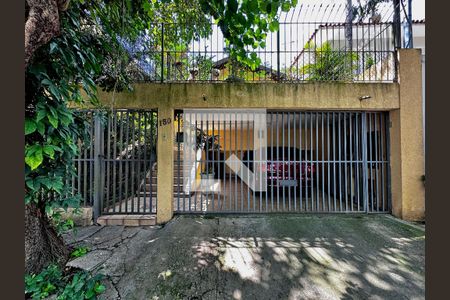 Casa à venda com 290m², 4 quartos e 2 vagas Casa à venda com 290m², 4 quartos e 2 vagasFachada