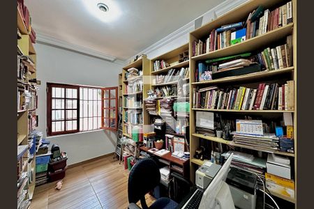 Casa à venda com 290m², 4 quartos e 2 vagas Casa à venda com 290m², 4 quartos e 2 vagasQuarto 4