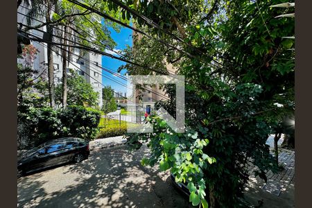 Casa à venda com 290m², 4 quartos e 2 vagas Casa à venda com 290m², 4 quartos e 2 vagasVista