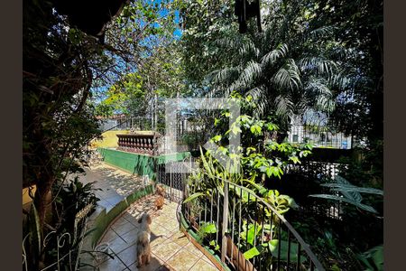 Casa à venda com 290m², 4 quartos e 2 vagas Casa à venda com 290m², 4 quartos e 2 vagasEntrada