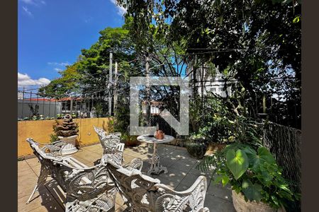 Casa à venda com 290m², 4 quartos e 2 vagas Casa à venda com 290m², 4 quartos e 2 vagasVaranda