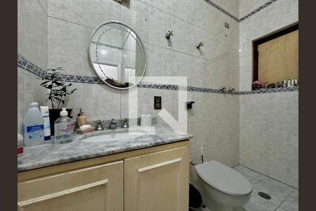 Casa à venda com 290m², 4 quartos e 2 vagas Casa à venda com 290m², 4 quartos e 2 vagasBanheiro Social