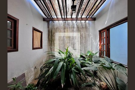 Casa à venda com 290m², 4 quartos e 2 vagas Casa à venda com 290m², 4 quartos e 2 vagasJardim de Inverno