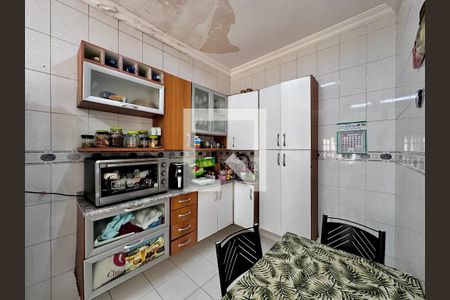 Casa à venda com 290m², 4 quartos e 2 vagas Casa à venda com 290m², 4 quartos e 2 vagasCozinha