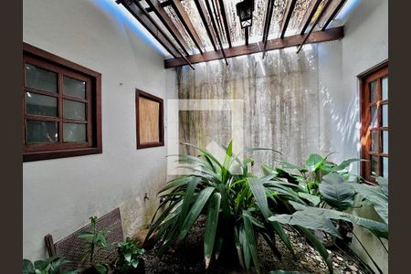 Casa à venda com 290m², 4 quartos e 2 vagas Casa à venda com 290m², 4 quartos e 2 vagasJardim de Inverno