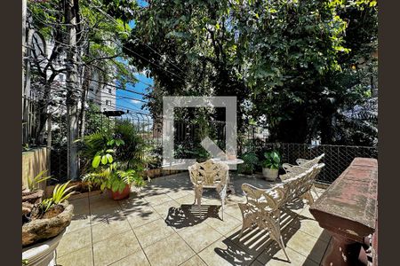 Casa à venda com 290m², 4 quartos e 2 vagas Casa à venda com 290m², 4 quartos e 2 vagasVaranda