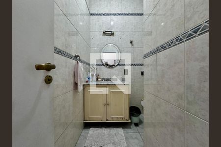 Casa à venda com 290m², 4 quartos e 2 vagas Casa à venda com 290m², 4 quartos e 2 vagasBanheiro Social