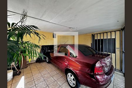 Casa à venda com 290m², 4 quartos e 2 vagas Casa à venda com 290m², 4 quartos e 2 vagasGaragem