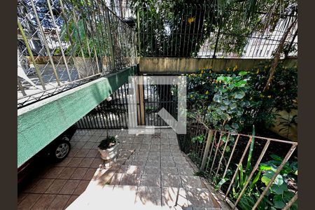 Casa à venda com 290m², 4 quartos e 2 vagas Casa à venda com 290m², 4 quartos e 2 vagasEntrada