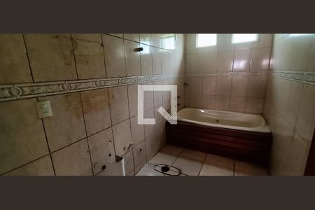 Casa à venda com 350m², 2 quartos e 6 vagasBanheiro 4