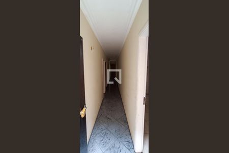 Casa à venda com 350m², 2 quartos e 6 vagasBanheiro Corredor