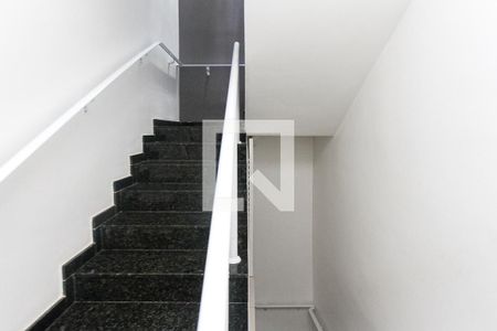 Casa à venda com 235m², 3 quartos e 6 vagasEscada