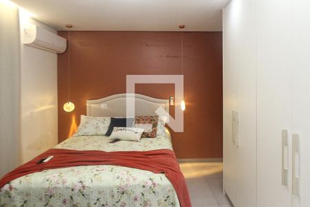 Casa à venda com 235m², 3 quartos e 6 vagasSuite                         