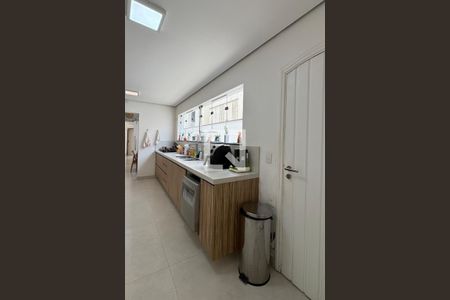 Casa de condomínio à venda com 385m², 4 quartos e 3 vagasCozinha