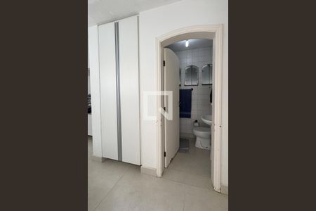Casa de condomínio à venda com 385m², 4 quartos e 3 vagasBanheiro de serviço