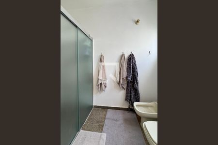 Casa de condomínio à venda com 385m², 4 quartos e 3 vagasBanheiro da Suíte 1