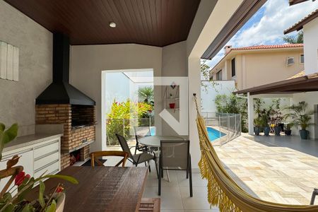 Casa de condomínio à venda com 385m², 4 quartos e 3 vagasChurrasqueira