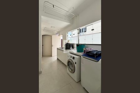 Casa de condomínio à venda com 385m², 4 quartos e 3 vagasÁrea de Serviço