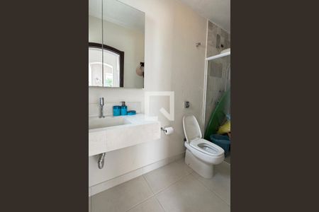 Casa de condomínio à venda com 385m², 4 quartos e 3 vagasBanheiro