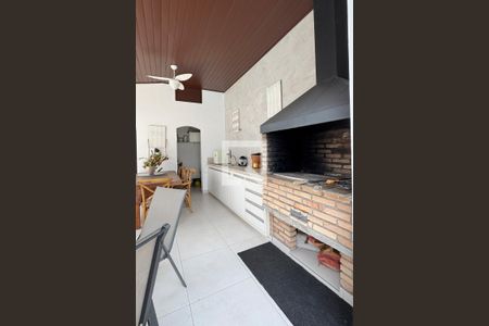 Casa de condomínio à venda com 385m², 4 quartos e 3 vagasChurrasqueira