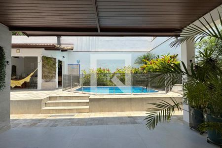 Casa de condomínio à venda com 385m², 4 quartos e 3 vagasVaranda