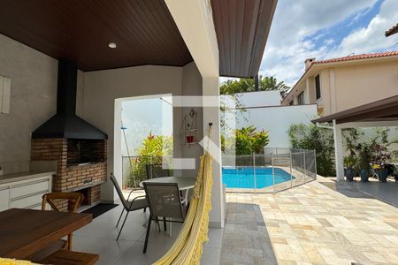 Casa de condomínio à venda com 385m², 4 quartos e 3 vagasQuintal