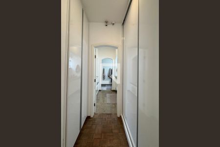 Casa de condomínio à venda com 385m², 4 quartos e 3 vagasCloset da suíte 1