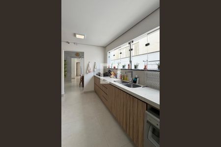 Casa de condomínio à venda com 385m², 4 quartos e 3 vagasCozinha