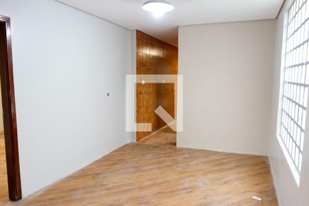 sala de casa à venda com 3 quartos, 200m² em Umuarama, Osasco