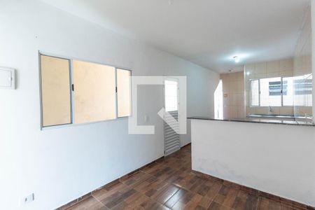Sala de casa para alugar com 2 quartos, 80m² em Vila Ré, São Paulo