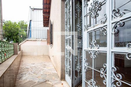 Área externa  de casa para alugar com 2 quartos, 220m² em Centro, Belo Horizonte