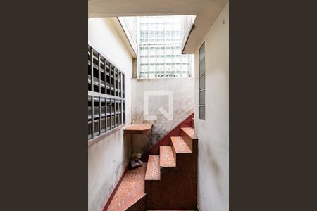 Casa à venda com 106m², 3 quartos e 1 vaga Casa à venda com 106m², 3 quartos e 1 vagaEscada