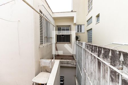 Casa à venda com 106m², 3 quartos e 1 vaga Casa à venda com 106m², 3 quartos e 1 vagaEscada