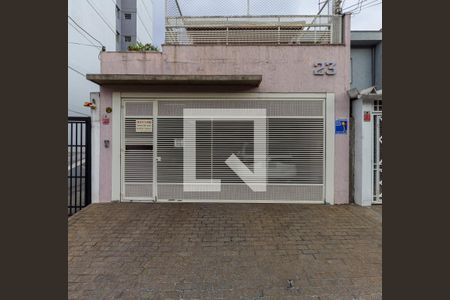 Casa à venda com 170m², 2 quartos e 2 vagas Casa à venda com 170m², 2 quartos e 2 vagasFachada