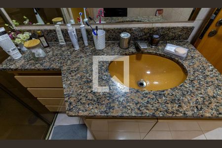 Casa à venda com 170m², 2 quartos e 2 vagas Casa à venda com 170m², 2 quartos e 2 vagasBanheiro