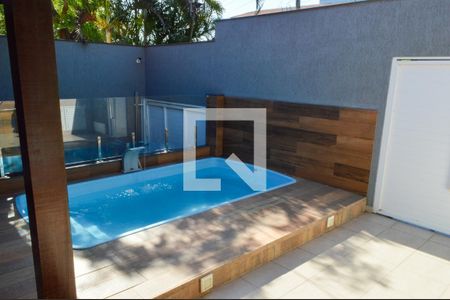 Casa de condomínio à venda com 250m², 2 quartos e 3 vagasPiscina