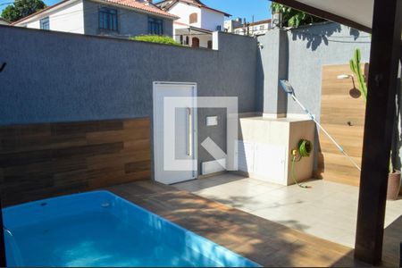 Casa de condomínio à venda com 250m², 2 quartos e 3 vagasPiscina