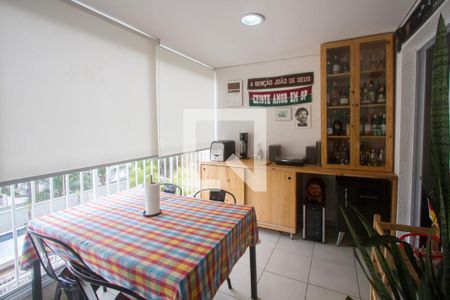 Apartamento à venda com 58m², 2 quartos e 1 vagaVaranda