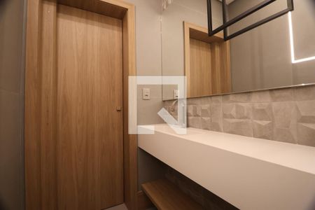 Casa de condomínio à venda com 232m², 4 quartos e 2 vagasLavabo