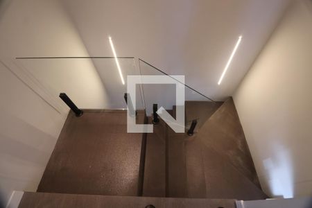 Casa de condomínio à venda com 232m², 4 quartos e 2 vagasEscada