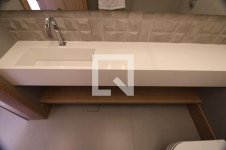 Casa de condomínio à venda com 232m², 4 quartos e 2 vagasLavabo